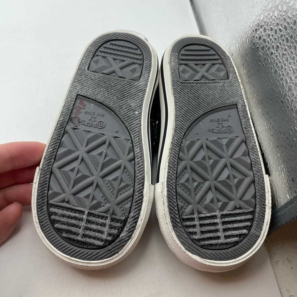 Converse One Star infant Black Star Sneakers size 7